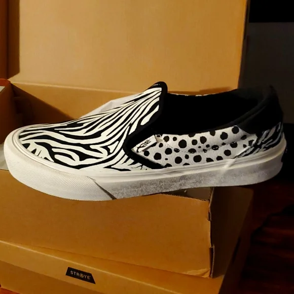 STRAYE slip on ZEBRA ANIMAL style Straye | Shoes | Straye Slip On Zebra Animal Style | Poshmark main image 4
